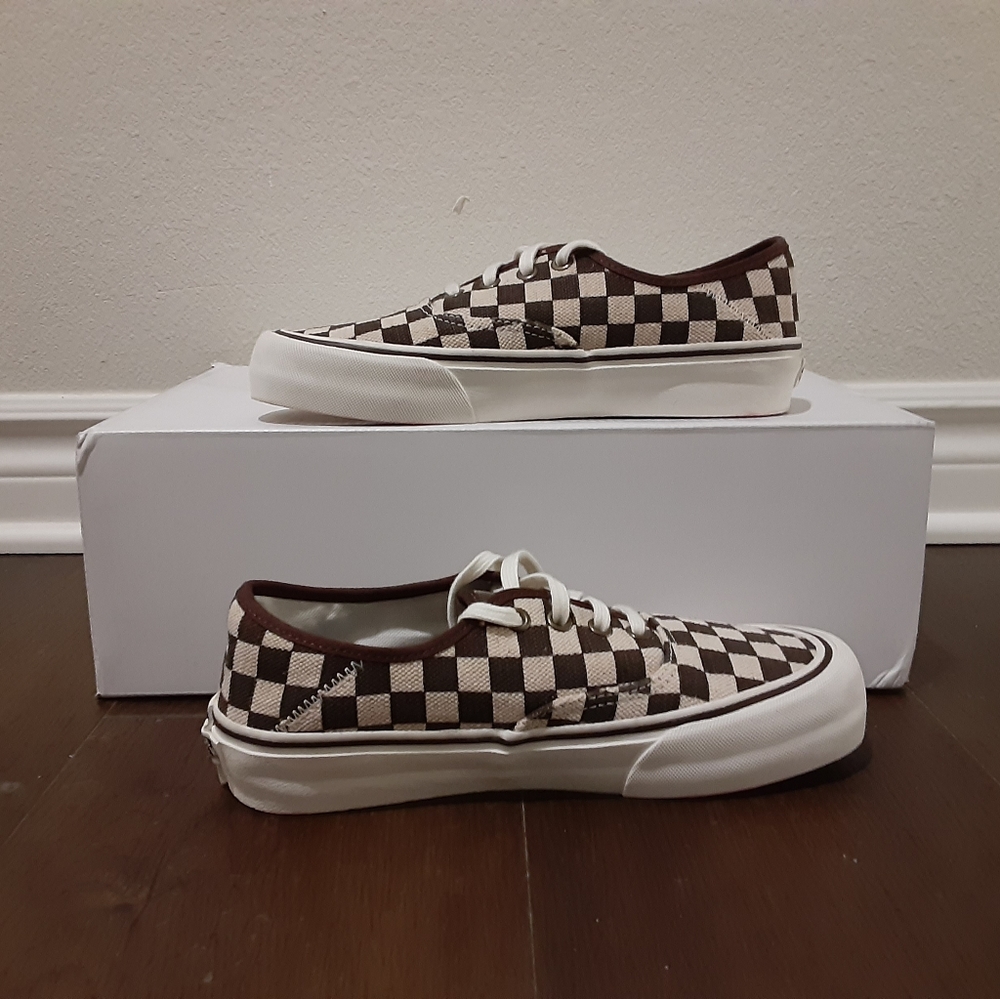Vans - Picture 2 of 4